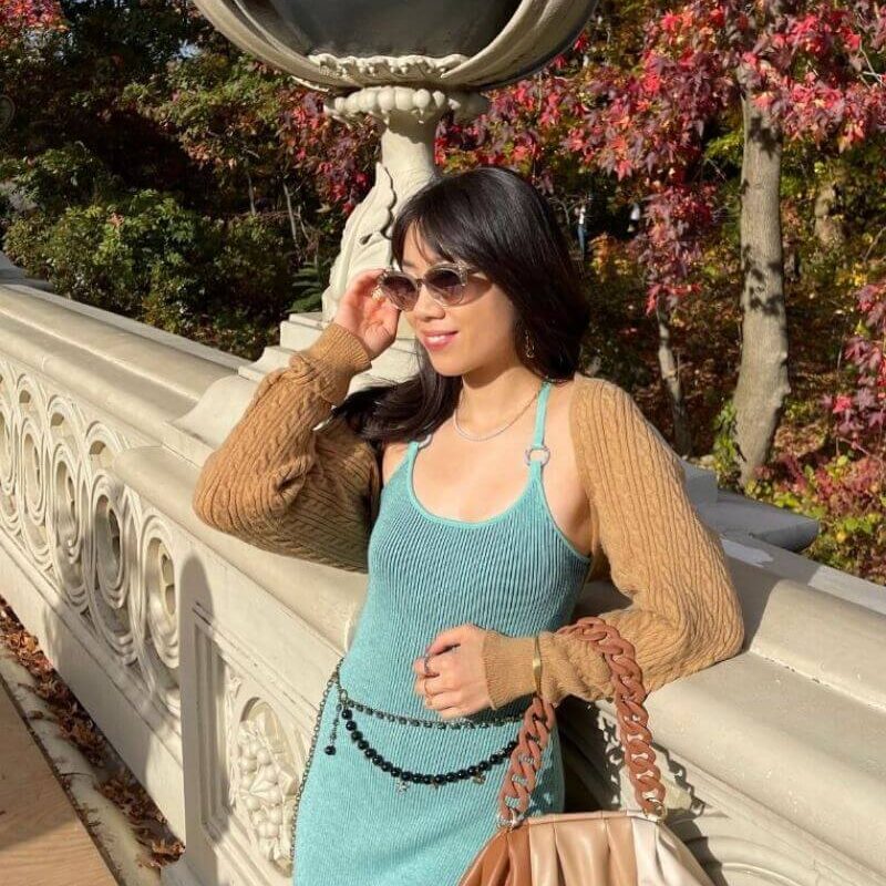 A New Yorker at Central Park wearing the best New York Fall outfits in 2025.