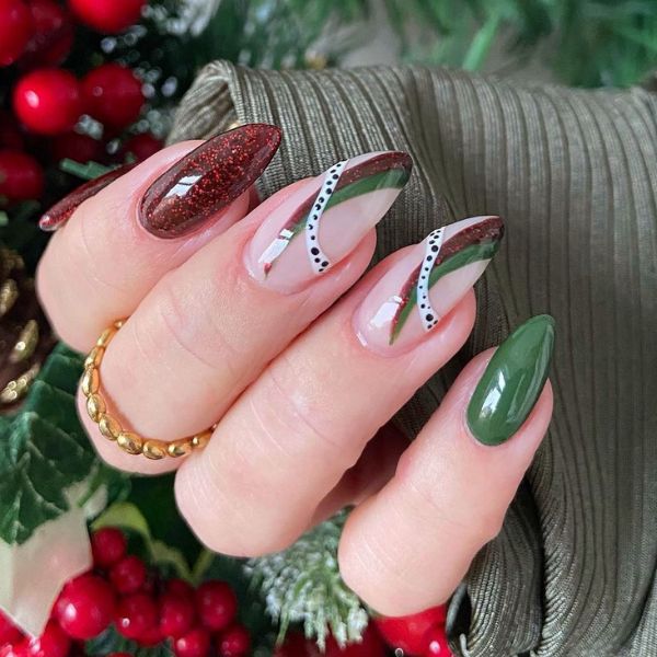 Dark green Christmas nails with a swirl design and glossy finish